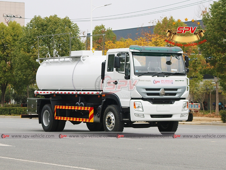 10,000L Sodium Hypochlorite Tank Truck Sinotruk - Right Front Side View